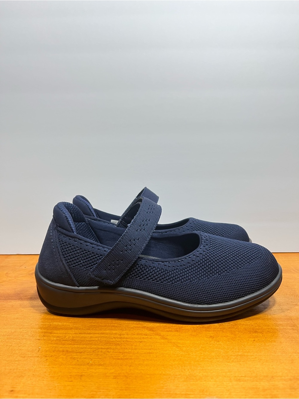 Women’s OrthoFeet Navy Comfort Shoes